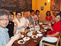 福祉文化部／ワインの会を開催　グラス片手に親睦深める画像