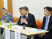 シンポジストの4氏(左より有賀、遠藤、竹内、石原各氏) シンポジストの4氏(左より有賀、遠藤、竹内、石原各氏)