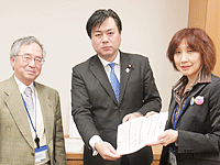 田畑毅衆議院議員(自民/写真中央) 田畑毅衆議院議員(自民/写真中央)