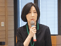 発言する田中眞希理事 発言する田中眞希理事