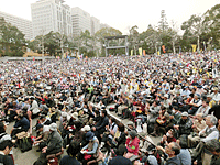 約6,000人が集まった日比谷公園野外音楽堂